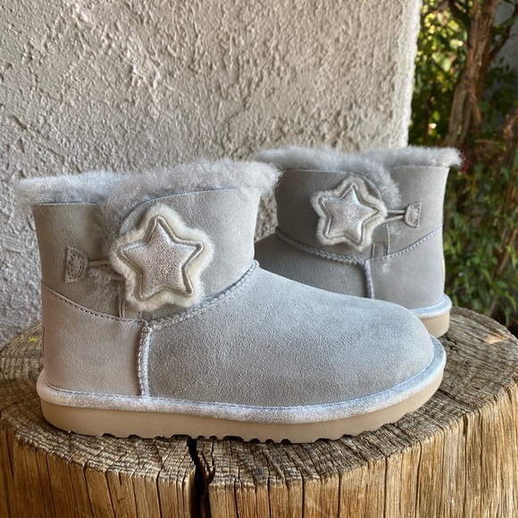 UGG Other - UGG Mini BAILEY Button II Star